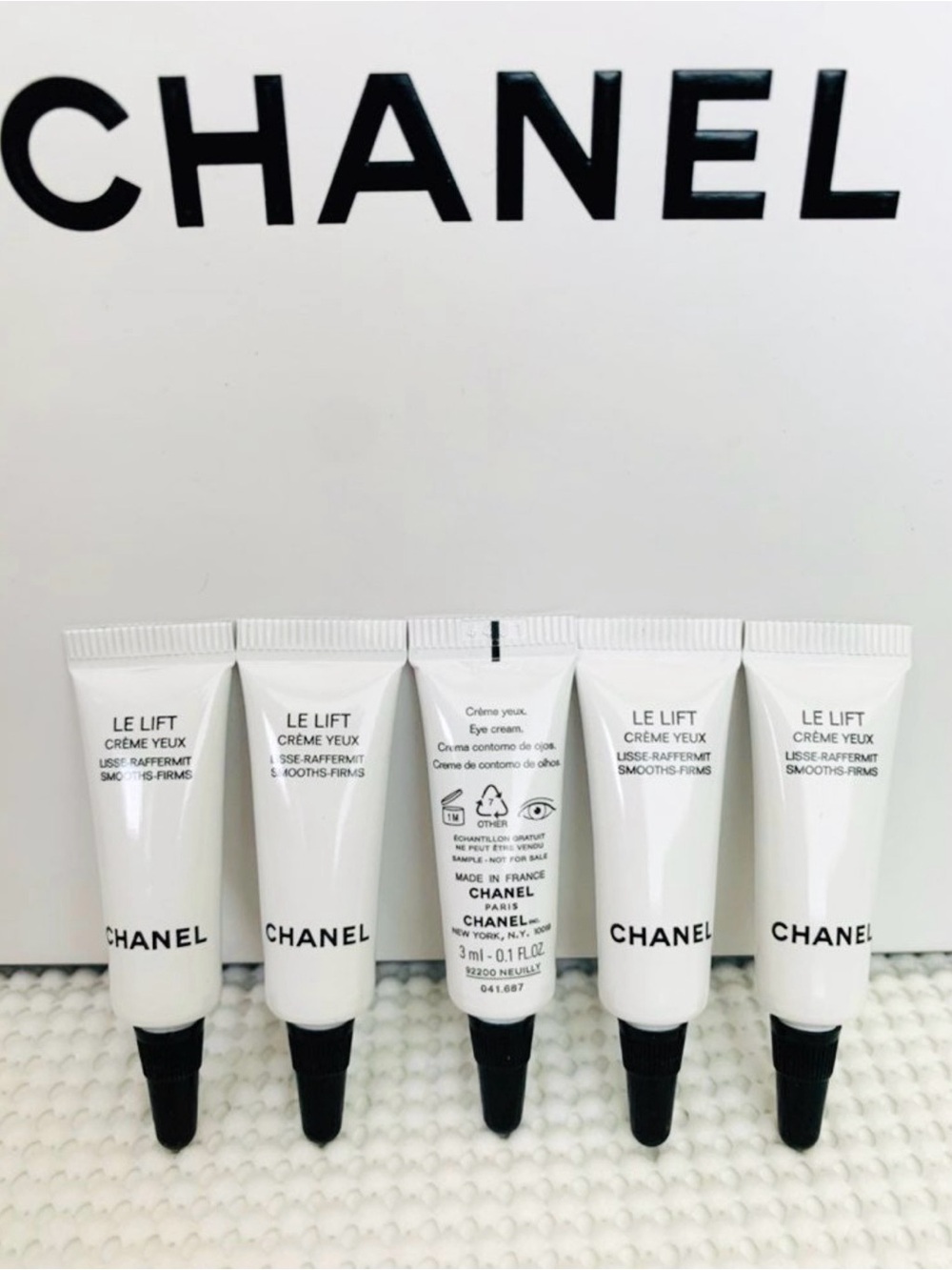 Chanel LE LIFT CRÈME YEUX Smooths Firms Eye Cream 5pcs Mini (Value $114) - Picture 2 of 5